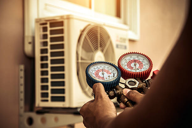 Professional Hvac technician working in Fox River Grove, IL